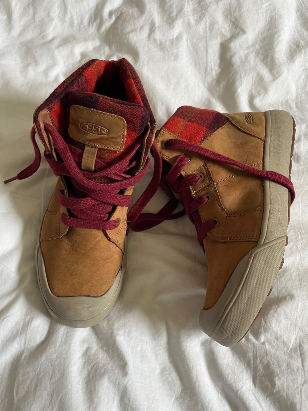 Keen Thrush beige red plaid Elana Mid insulated sneaker boot Christmas festive